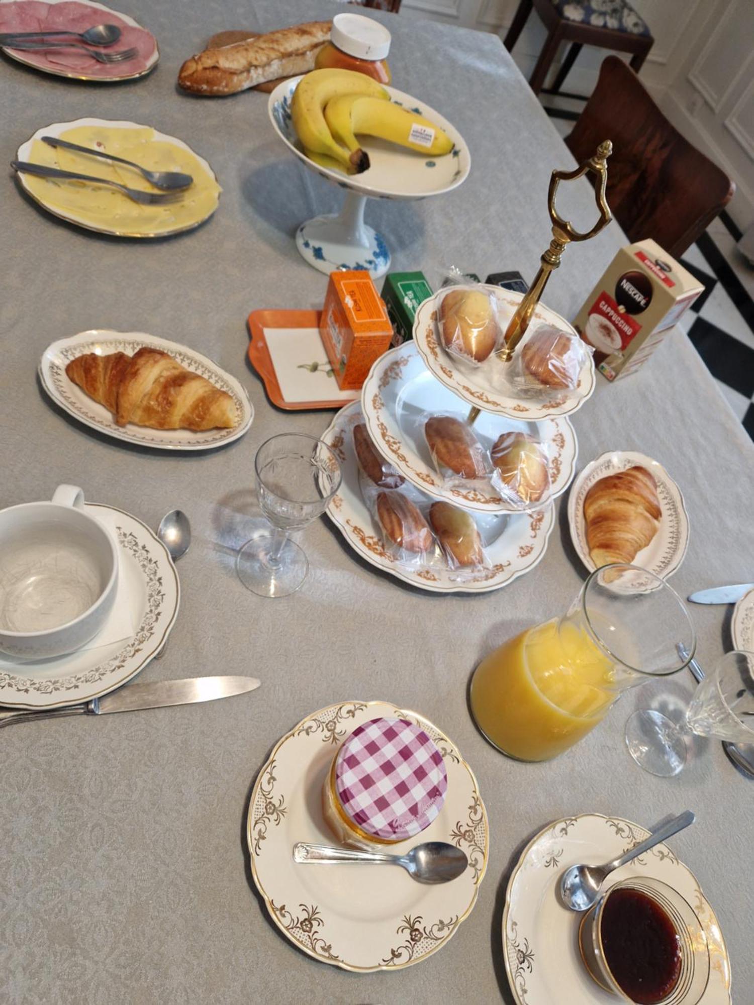 Demeure Du Saule Madame Bed and Breakfast Thieux  Exteriör bild